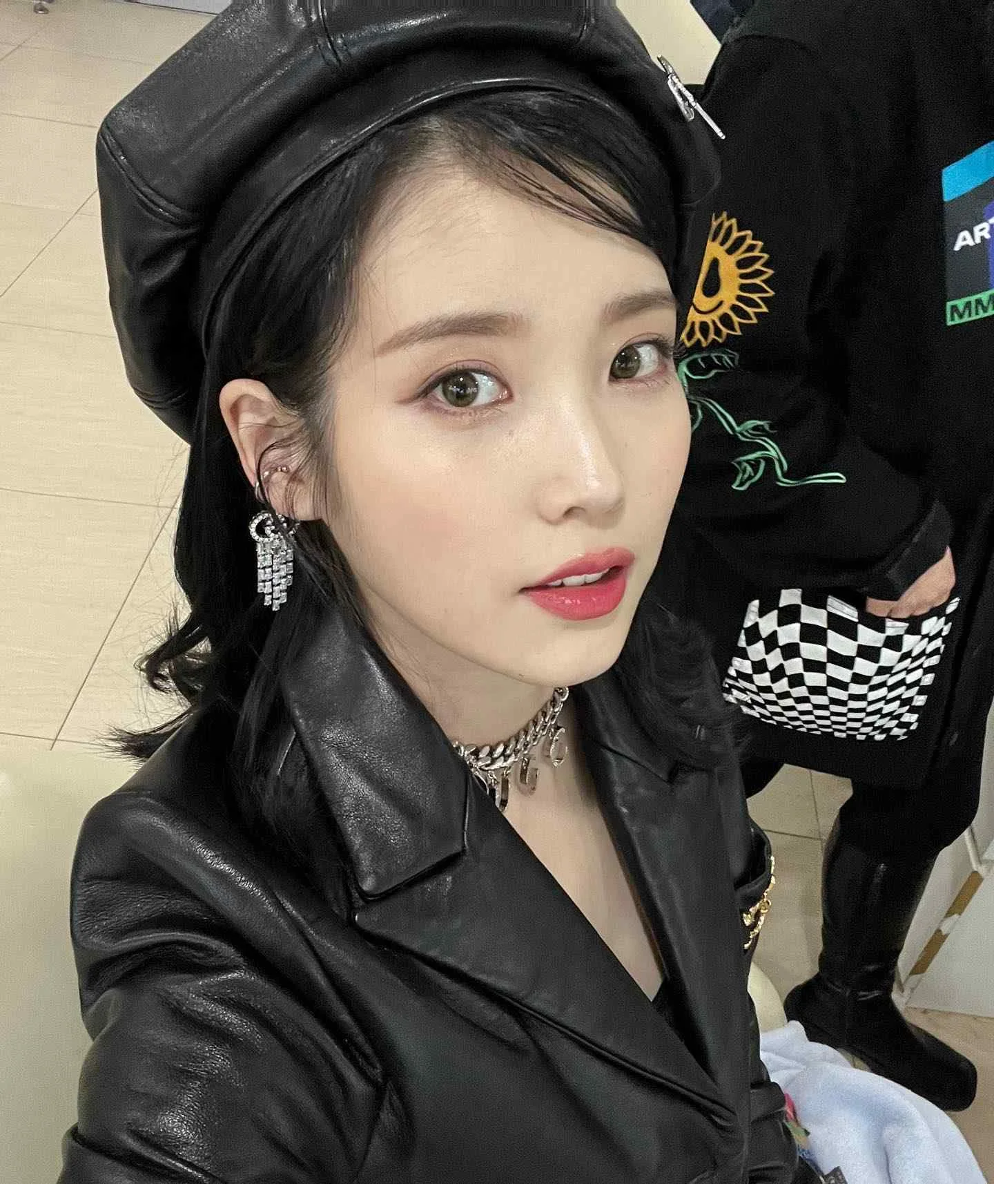IU